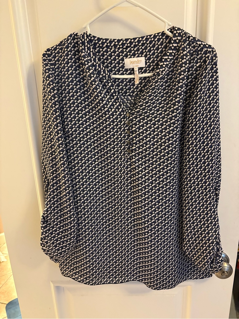 Laundry By Shelli Segal Navy and White Geometric V-Neck Blouse